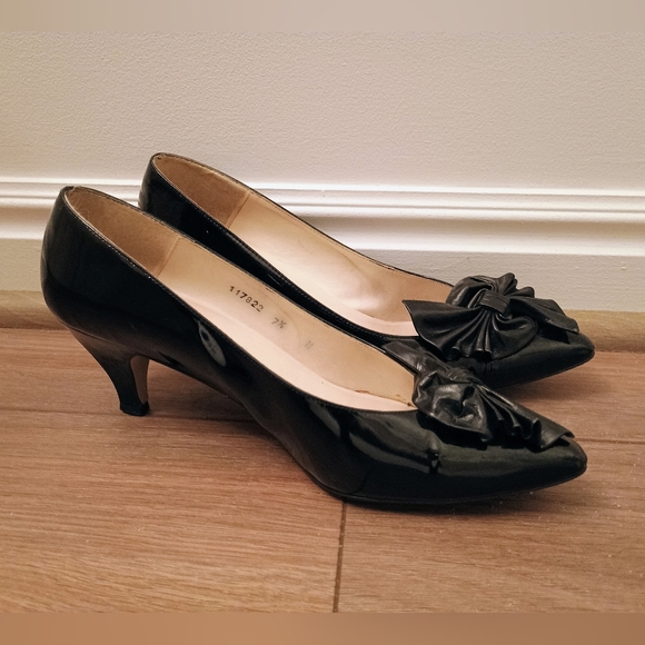 Proxy Shoes - Chic Black Heels with Bow Accent